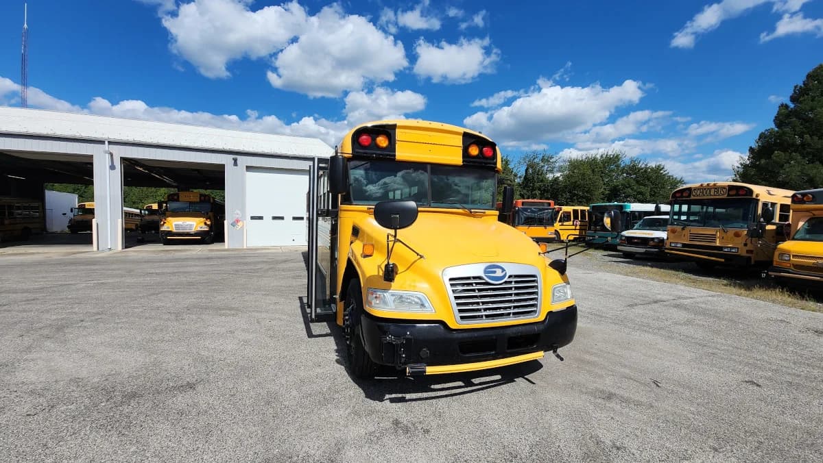 2015 Blue Bird Vision 72 Passenger - Image 17