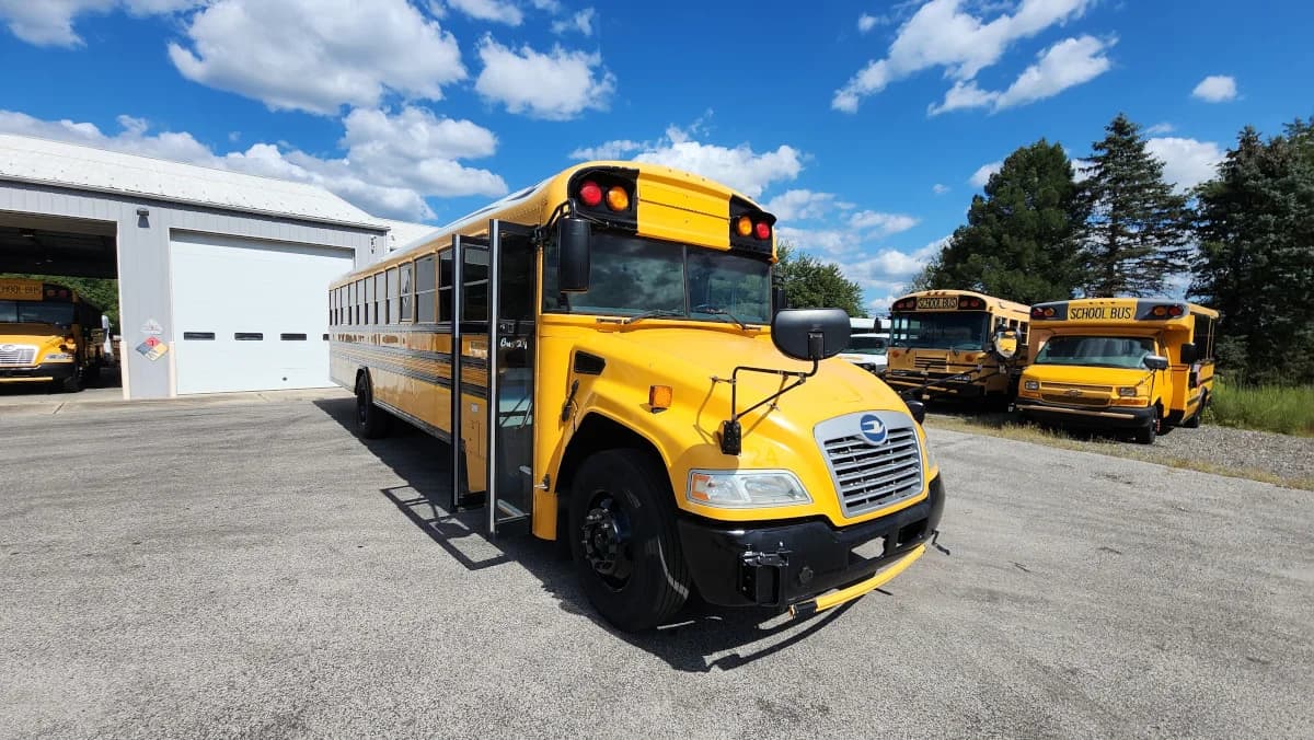 2015 Blue Bird Vision 72 Passenger - Image 18
