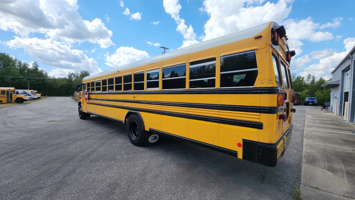2013 Blue Bird Vision 72 Passenger - Image 4