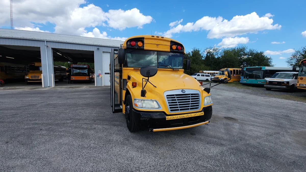 2013 Blue Bird Vision 72 Passenger - Image 15