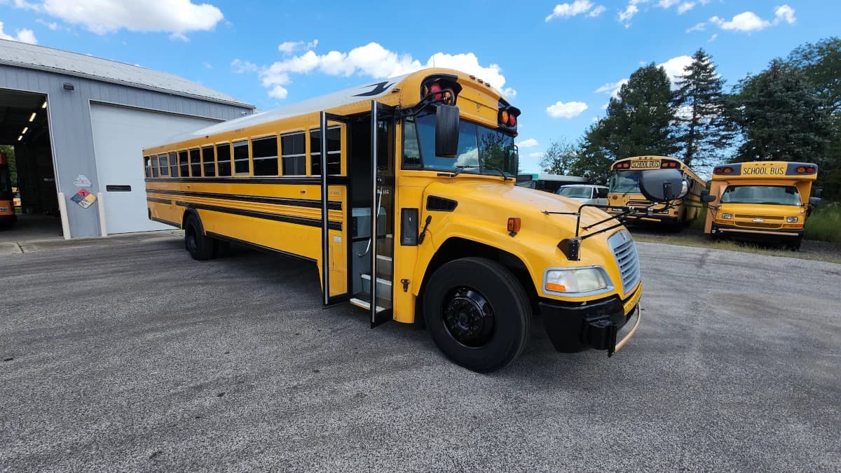 2013 Blue Bird Vision 72 Passenger - Image 2