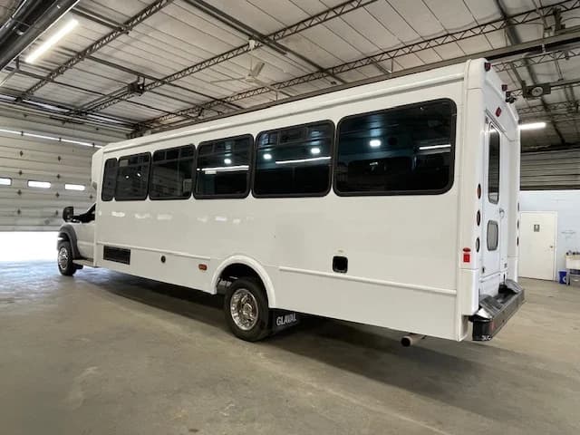 2016 Ford F-550 Glaval ADA 28P - Image 12