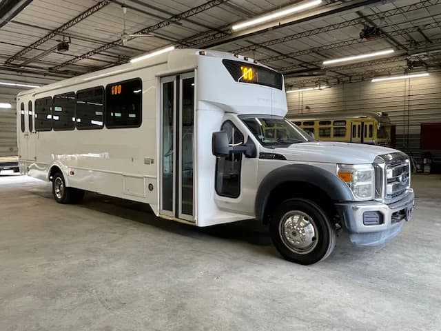 2016 Ford F-550 Glaval ADA 28P - Image 2