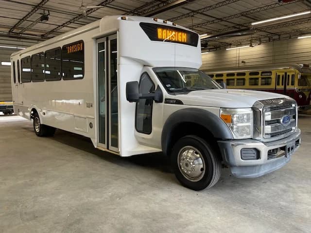 2016 Ford F-550 Glaval ADA 28P - Image 23