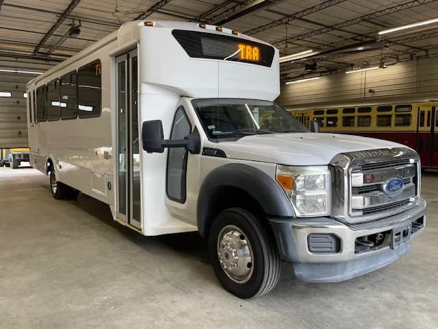 2016 Ford F-550 Glaval ADA 28P - Image 26