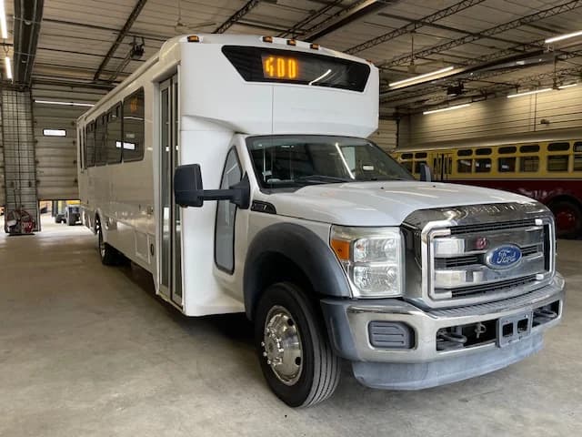 2016 Ford F-550 Glaval ADA 28P - Image 11