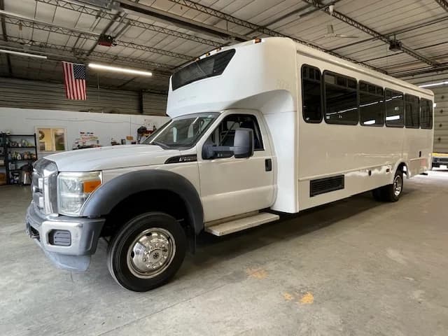 2016 Ford F-550 Glaval ADA 28P - Image 22