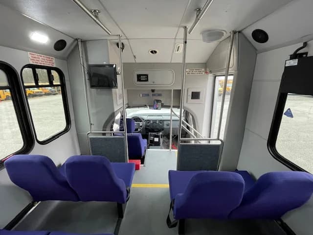 2016 Ford F-550 Glaval ADA 28P - Image 15