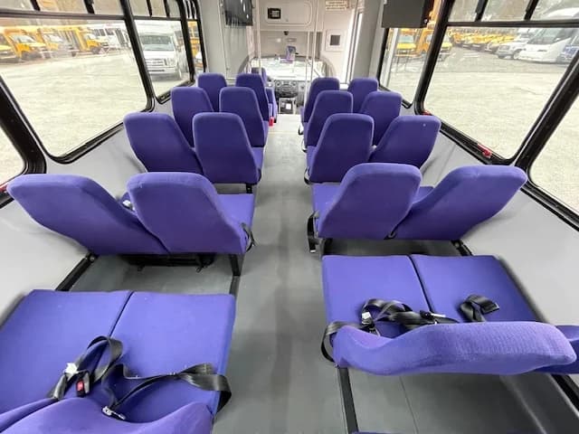 2016 Ford F-550 Glaval ADA 28P - Image 16