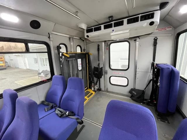 2016 Ford F-550 Glaval ADA 28P - Image 17