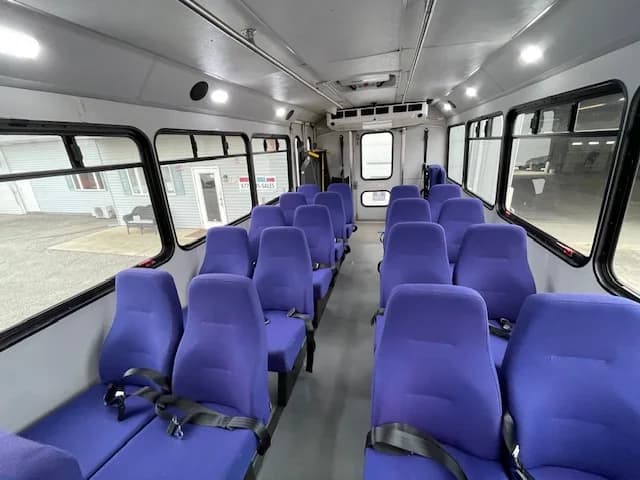 2016 Ford F-550 Glaval ADA 28P - Image 5