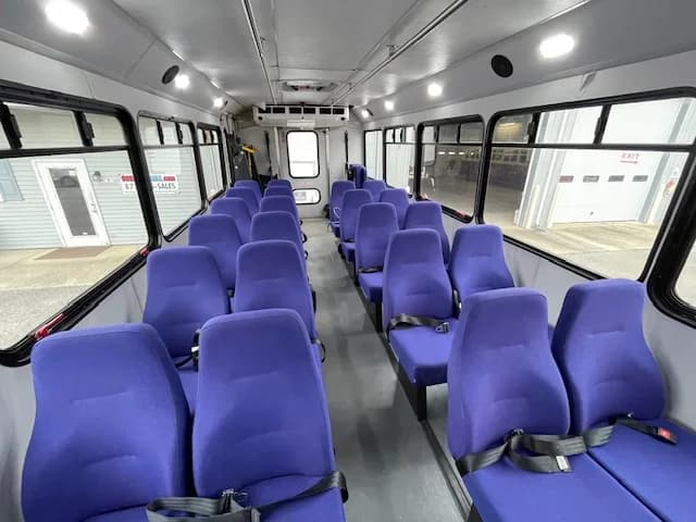 2016 Ford F-550 Glaval ADA 28P - Image 18