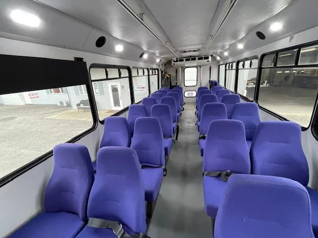 2016 Ford F-550 Glaval ADA 28P - Image 19