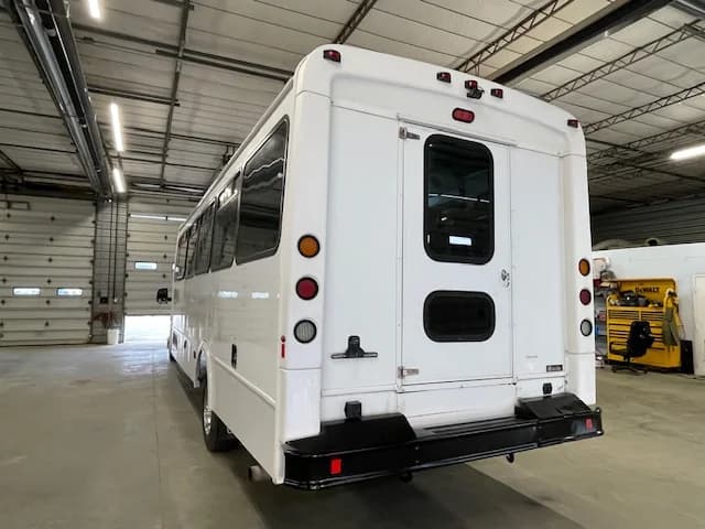 2016 Ford F-550 Glaval ADA 28P - Image 27