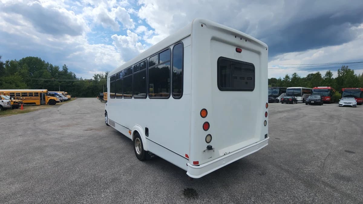 2019 Ford E-450 22P Shuttle  - Image 30