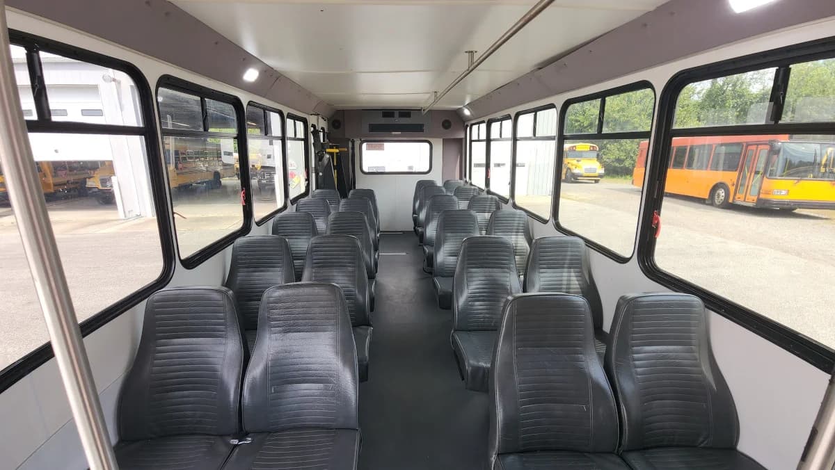 2019 Ford E-450 22P Shuttle  - Image 9