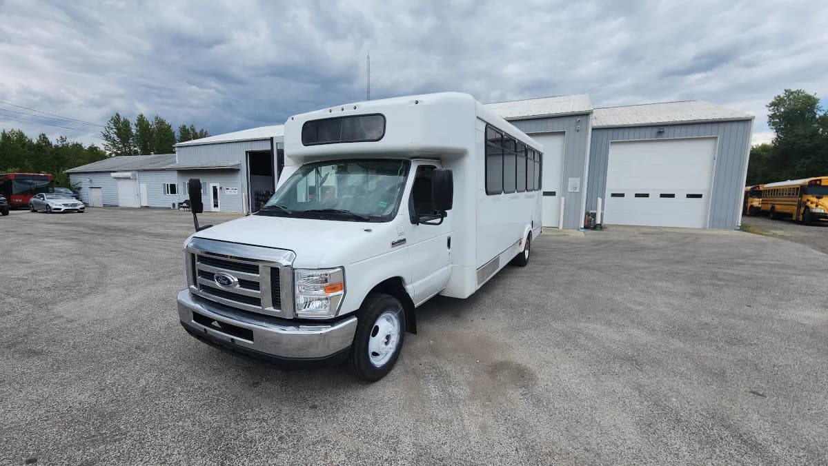 2019 Ford E-450 22P Shuttle  - Image 23