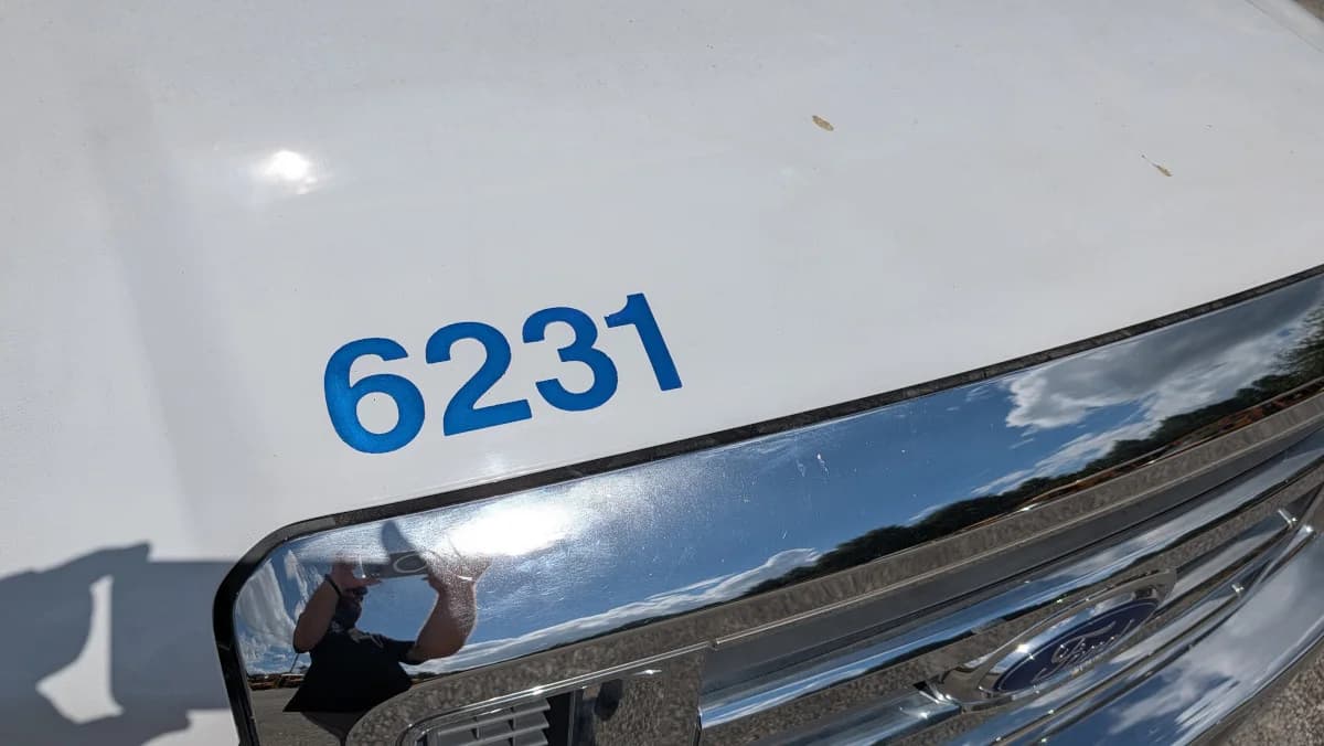 2016 Ford E350 12P Non-CDL  - Image 30