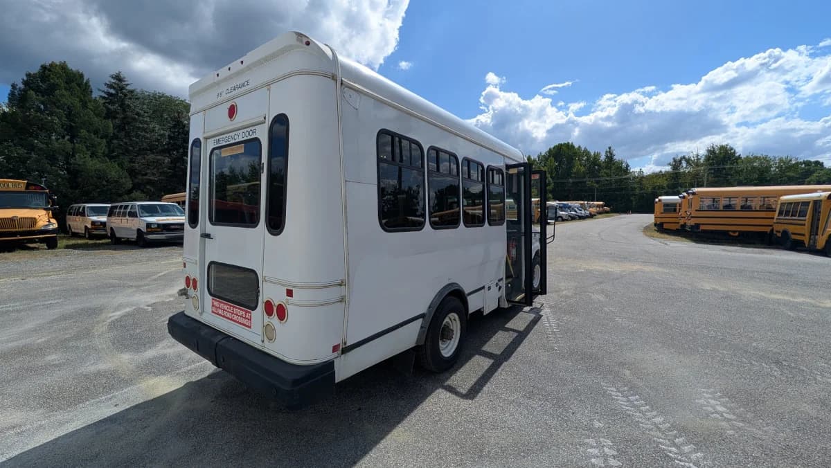2016 Ford E350 12P Non-CDL  - Image 25