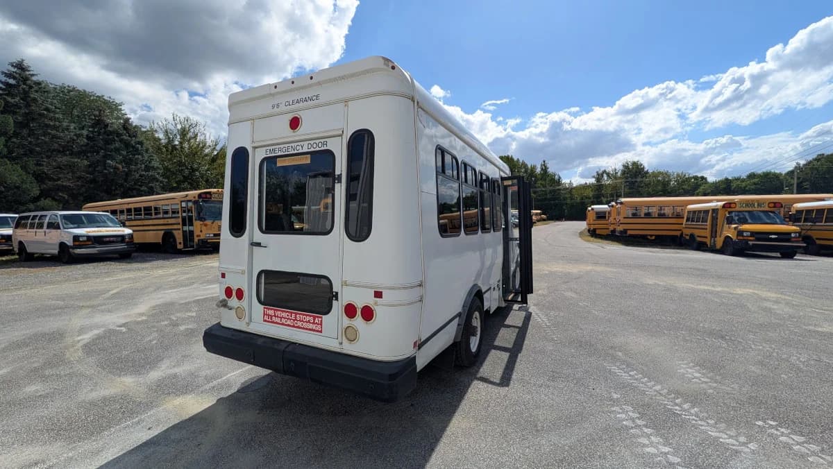 2016 Ford E350 12P Non-CDL  - Image 26