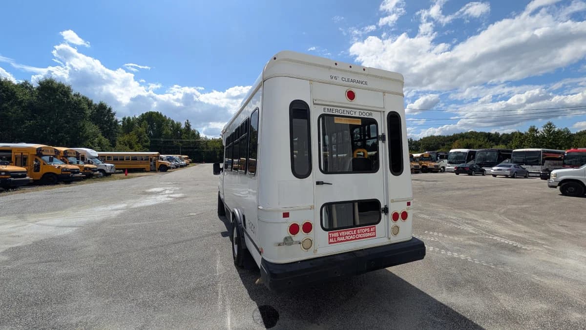 2016 Ford E350 12P Non-CDL  - Image 27
