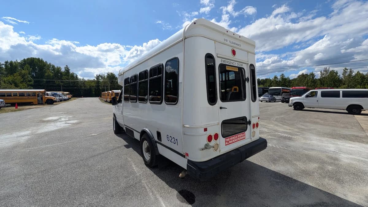 2016 Ford E350 12P Non-CDL  - Image 28