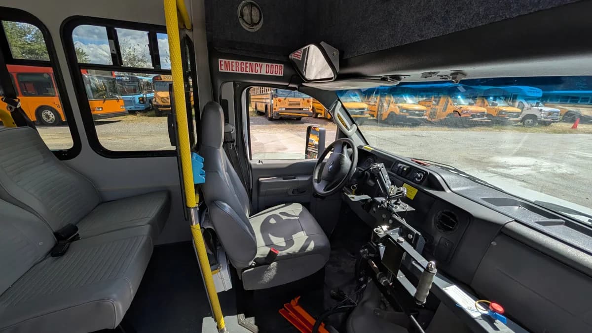 2016 Ford E350 12P Non-CDL  - Image 8