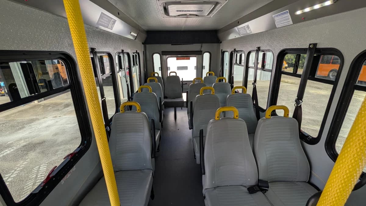 2016 Ford E350 12P Non-CDL  - Image 10
