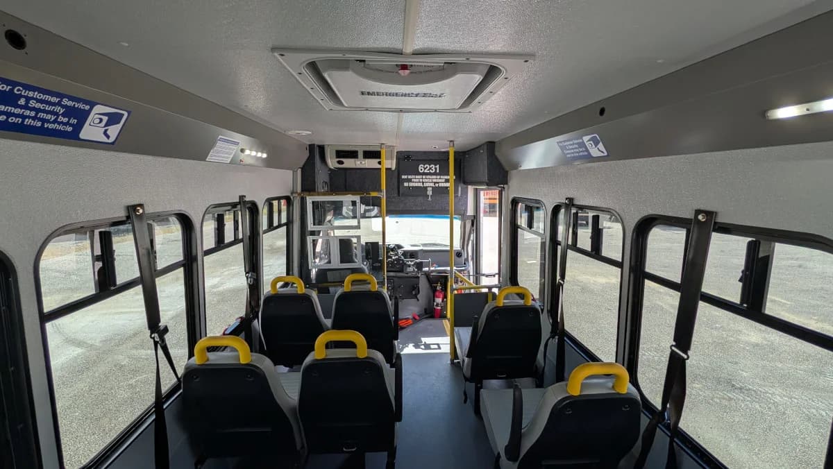 2016 Ford E350 12P Non-CDL  - Image 14