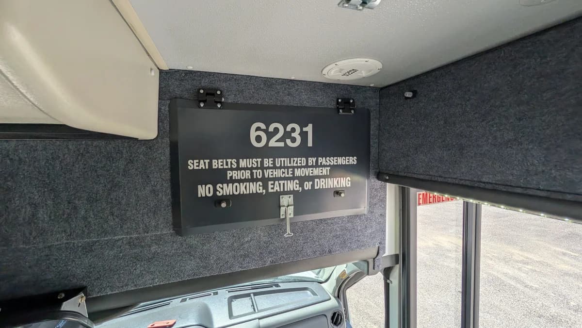 2016 Ford E350 12P Non-CDL  - Image 20