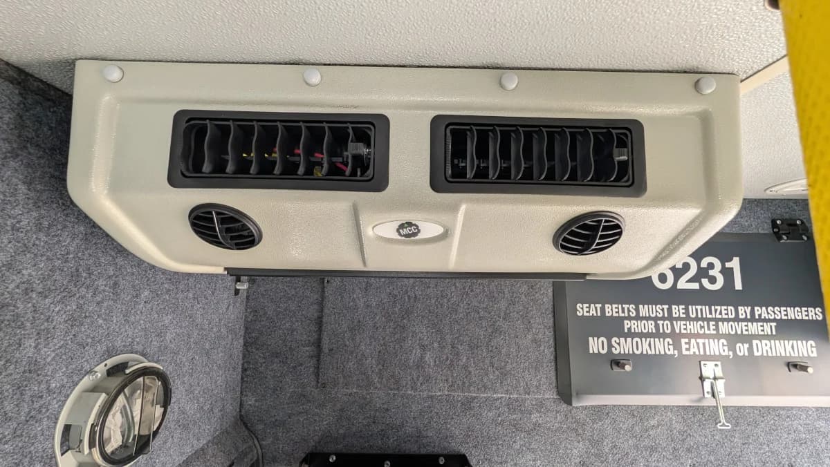 2016 Ford E350 12P Non-CDL  - Image 15