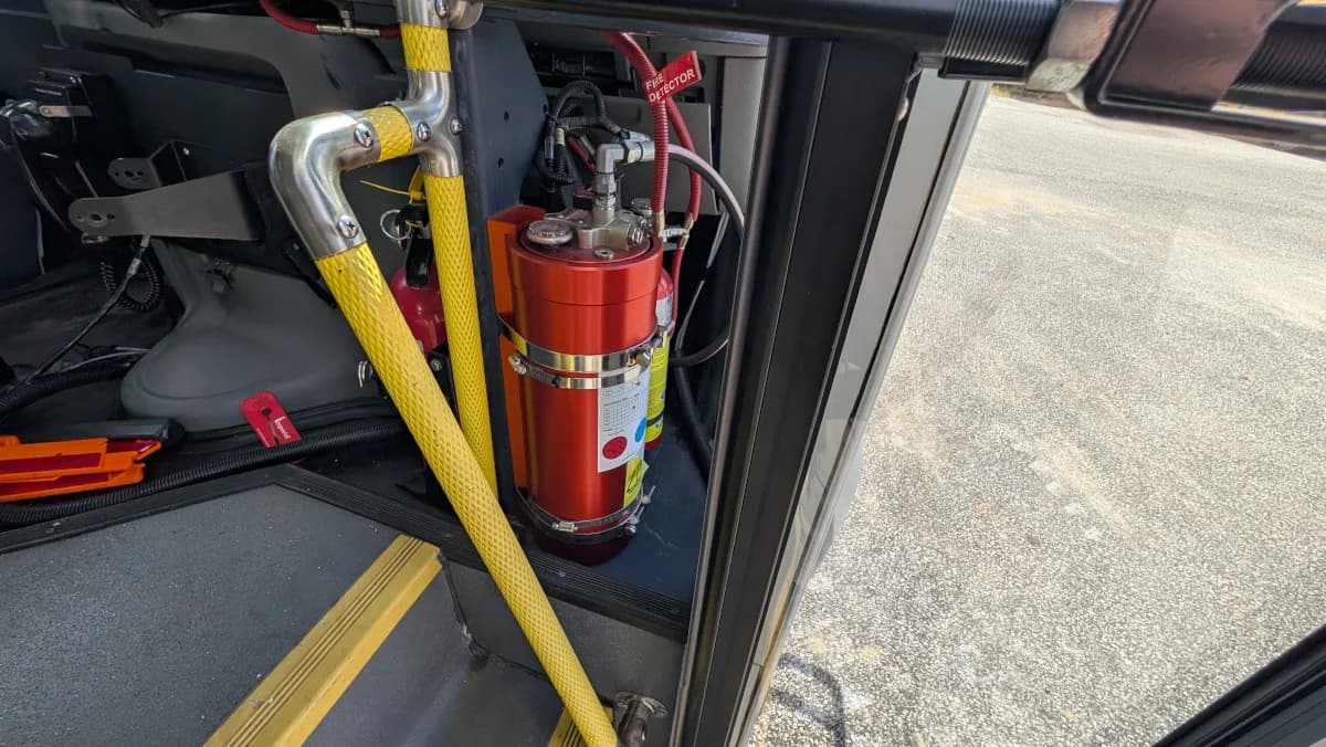 2016 Ford E350 12P Non-CDL  - Image 19