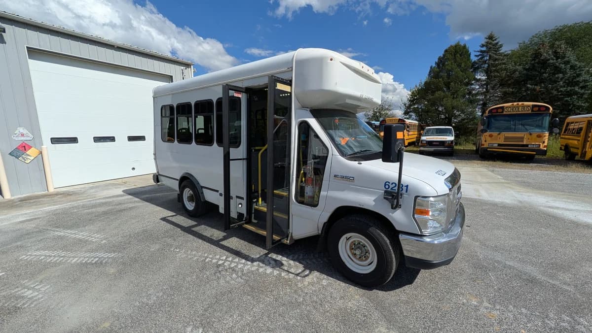 2016 Ford E350 12P Non-CDL  - Image 2