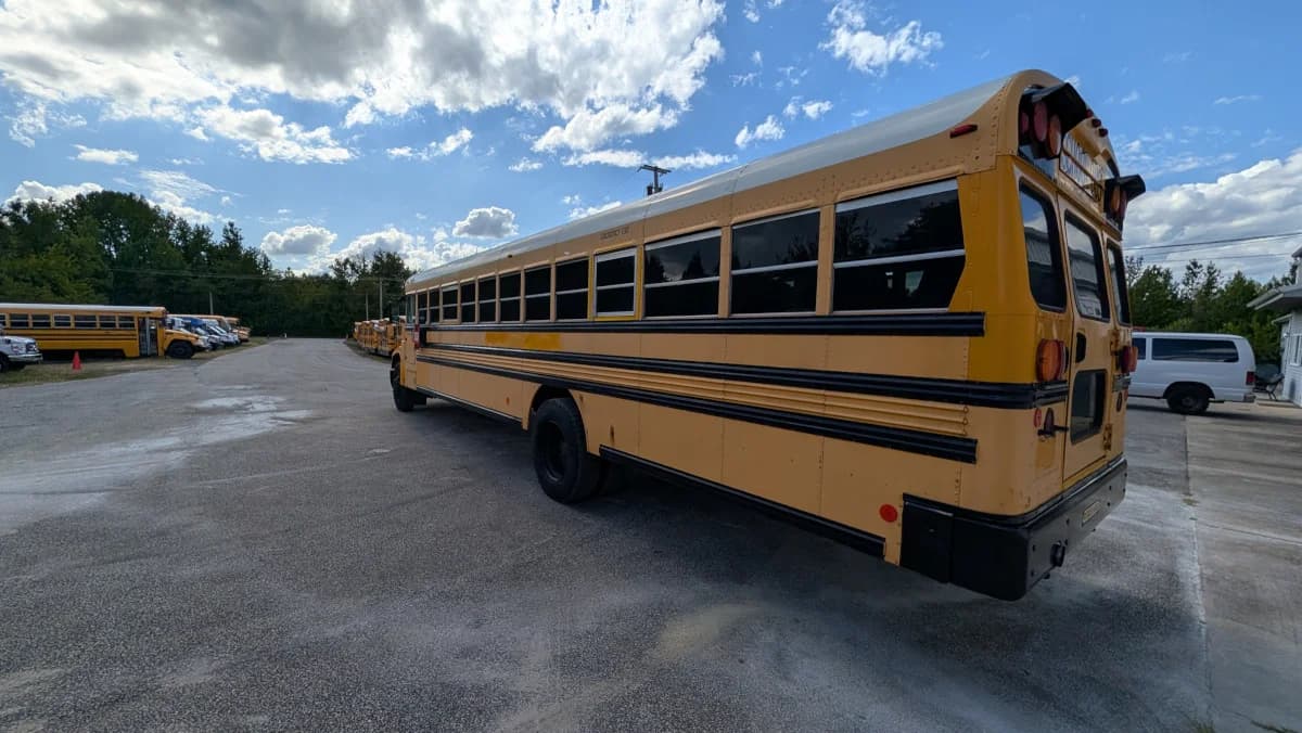 2012 Blue Bird Vision 72 Passenger - Image 4