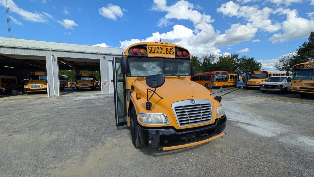 2012 Blue Bird Vision 72 Passenger - Image 16