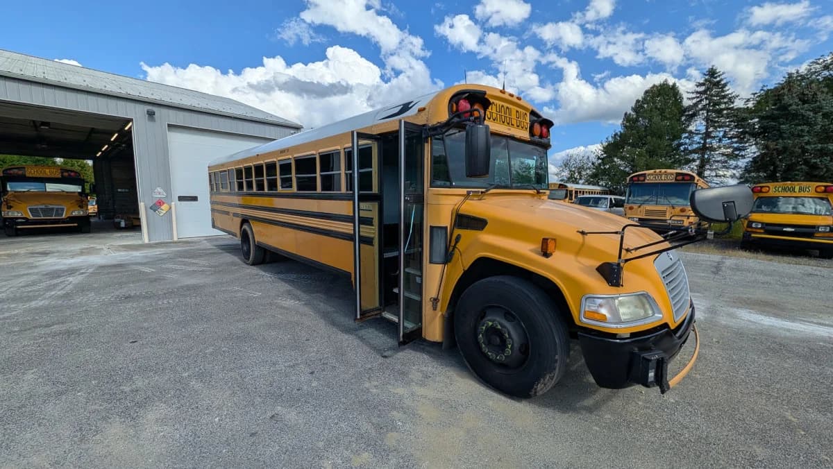 2012 Blue Bird Vision 72 Passenger - Image 2