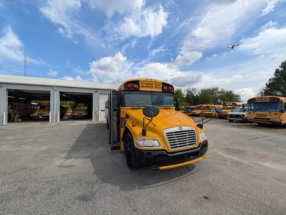 2012 Blue Bird Vision 72P - Image 18