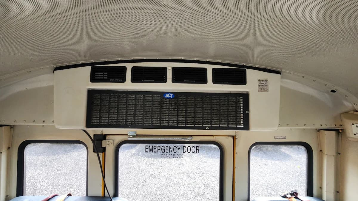 2015 International CE 77P A/C - Image 11