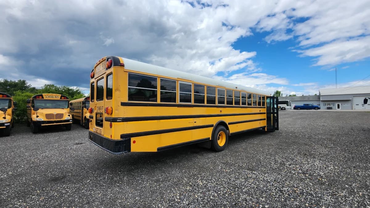 2015 International CE 77P A/C - Image 3
