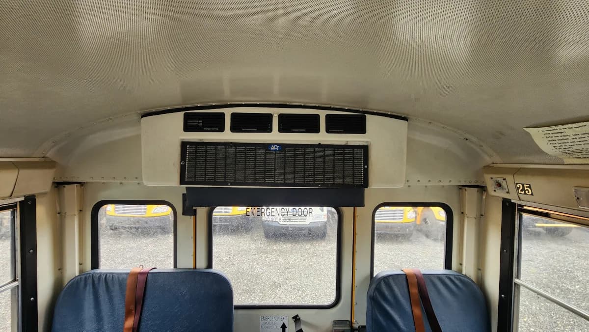 2015 International CE 77P A/C - Image 13