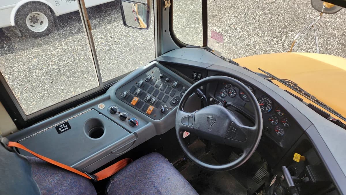 2015 International CE 77P A/C - Image 7