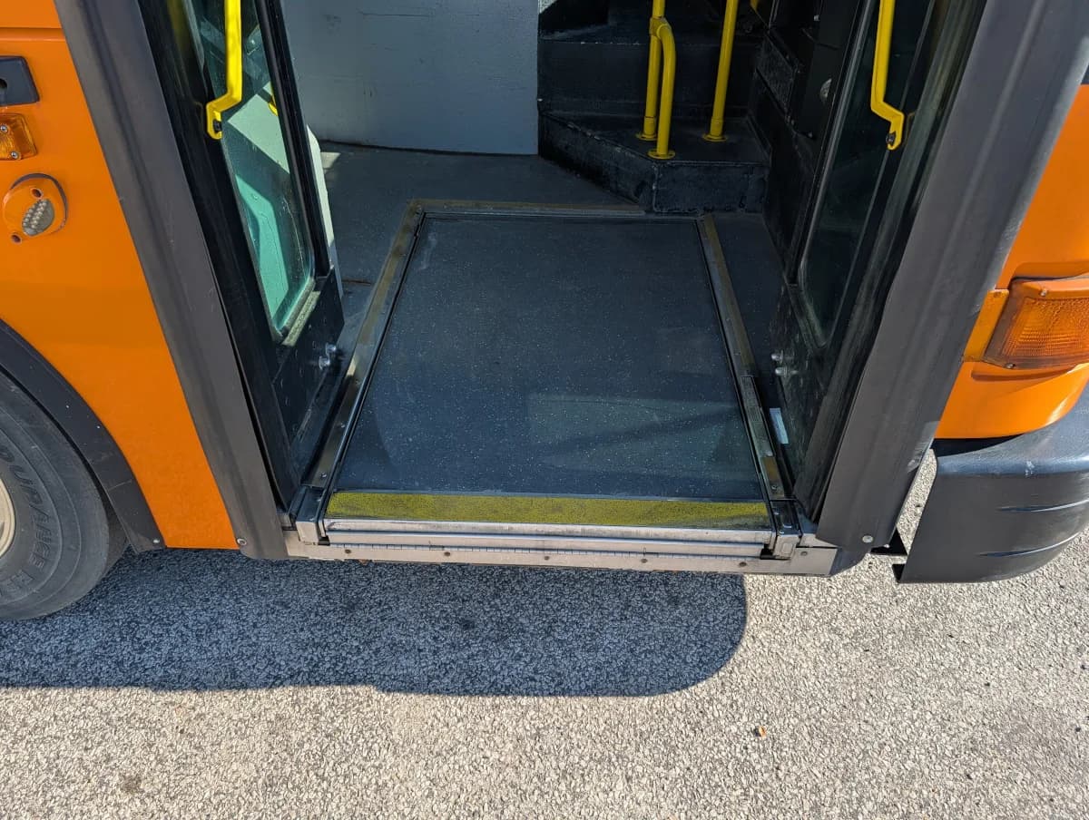 2005 GILLIG LOW FLOOR - Image 5