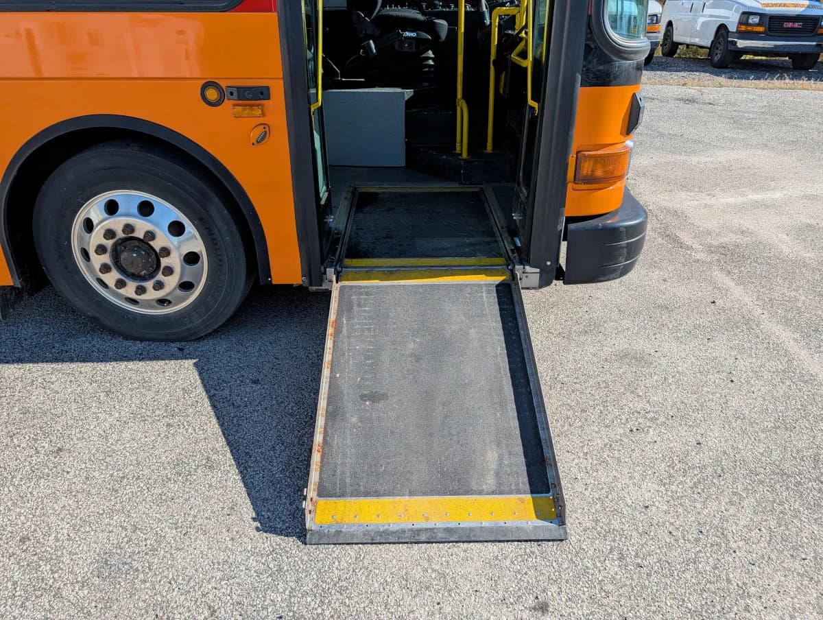 2005 GILLIG LOW FLOOR - Image 6