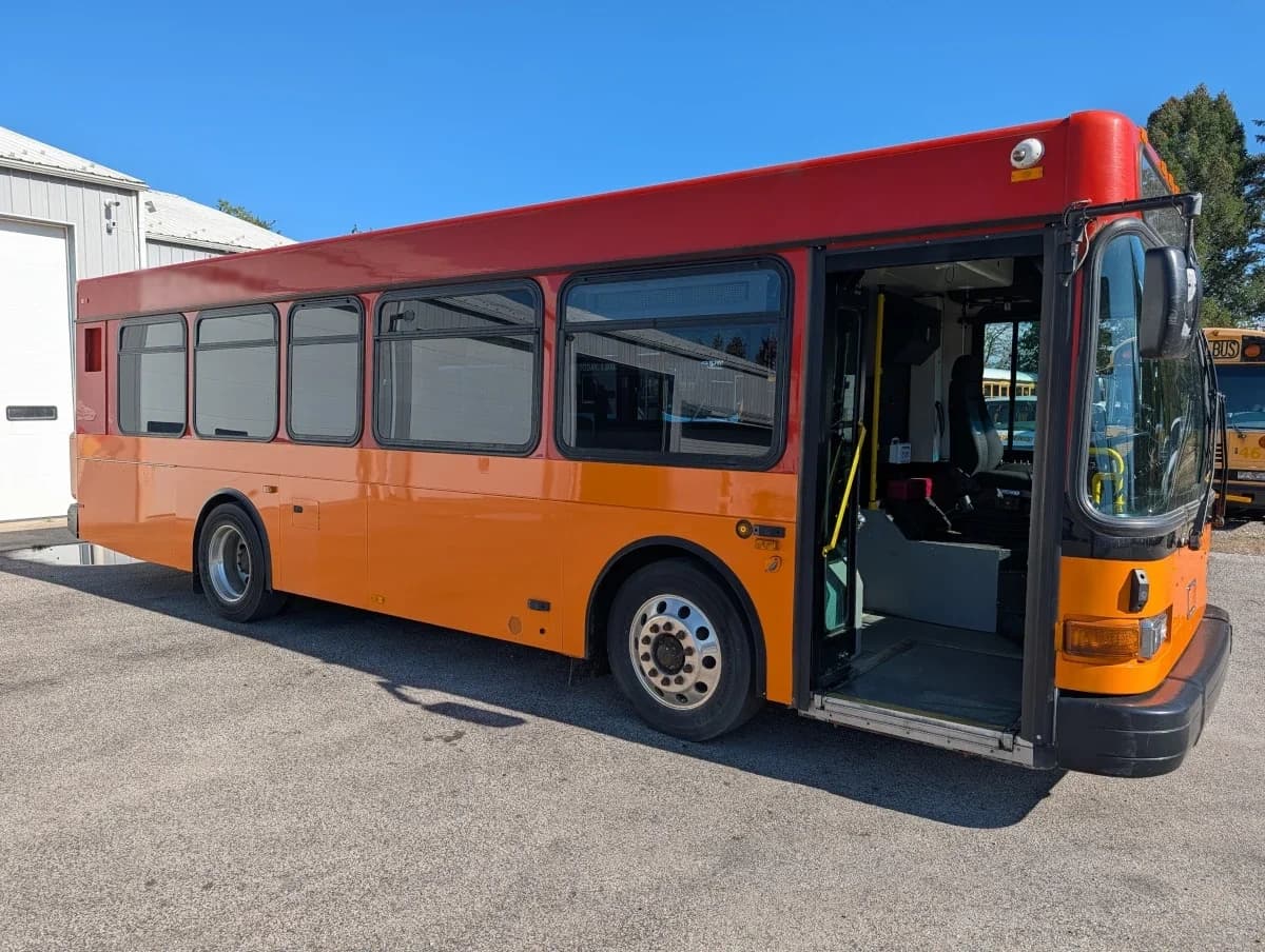 2005 GILLIG LOW FLOOR - Image 2