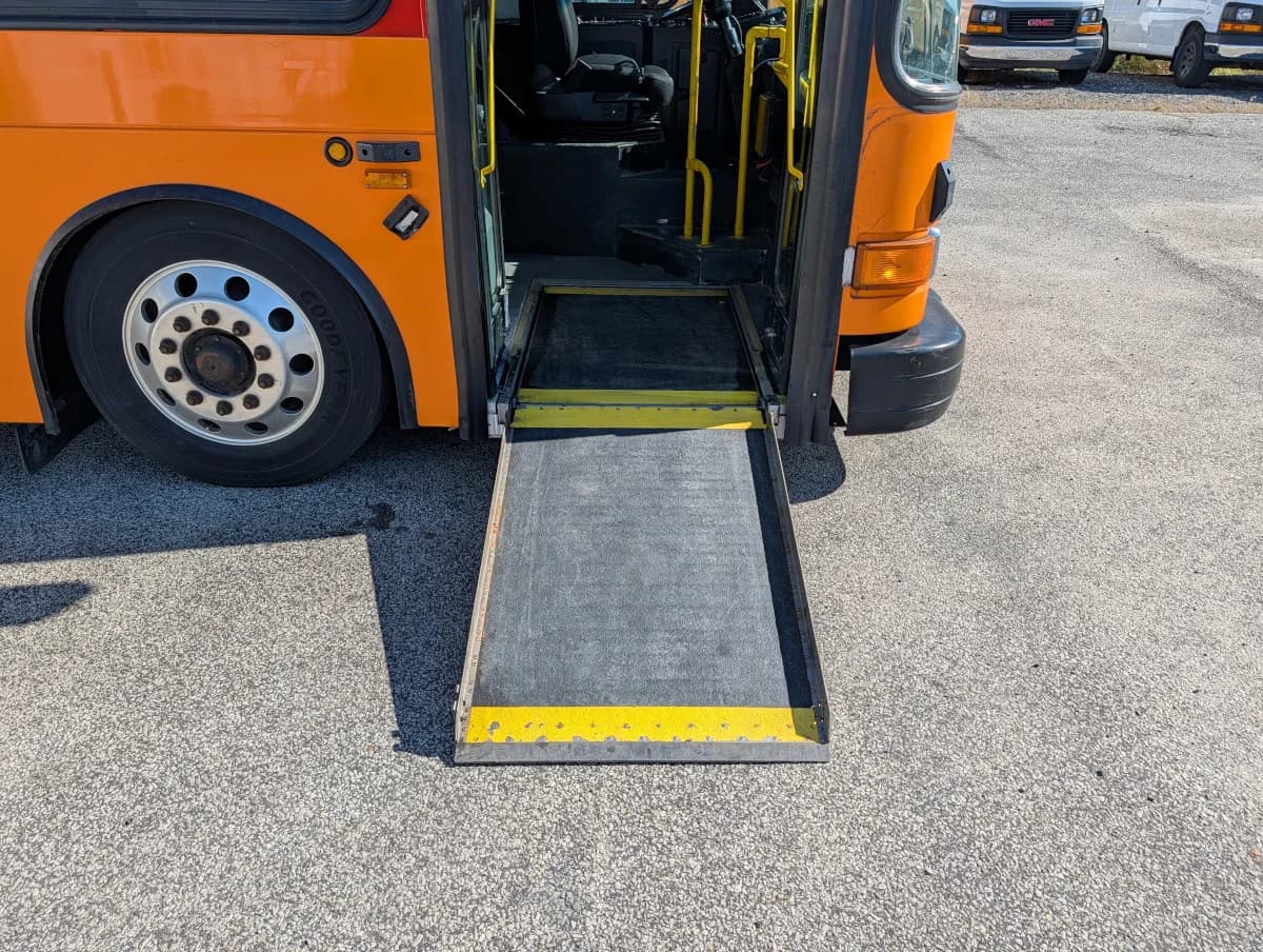 2005 GILLIG LOW FLOOR - Image 5