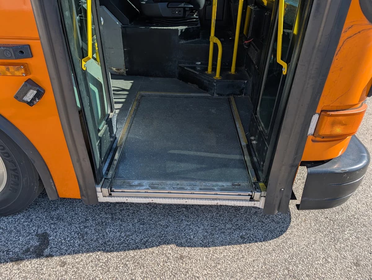 2005 GILLIG LOW FLOOR - Image 6