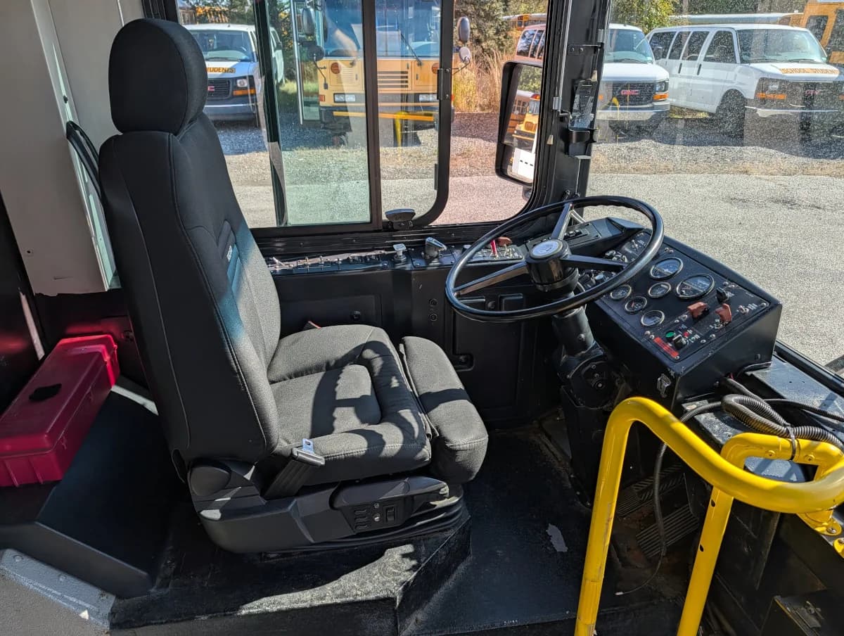 2005 GILLIG LOW FLOOR - Image 7