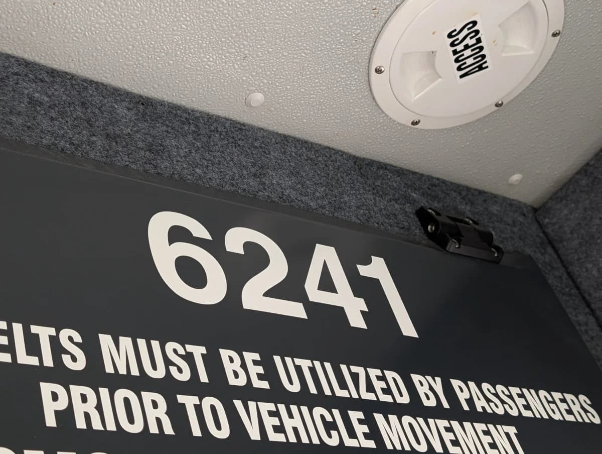 2016 FORD E-350 12P Non CDL  - Image 33