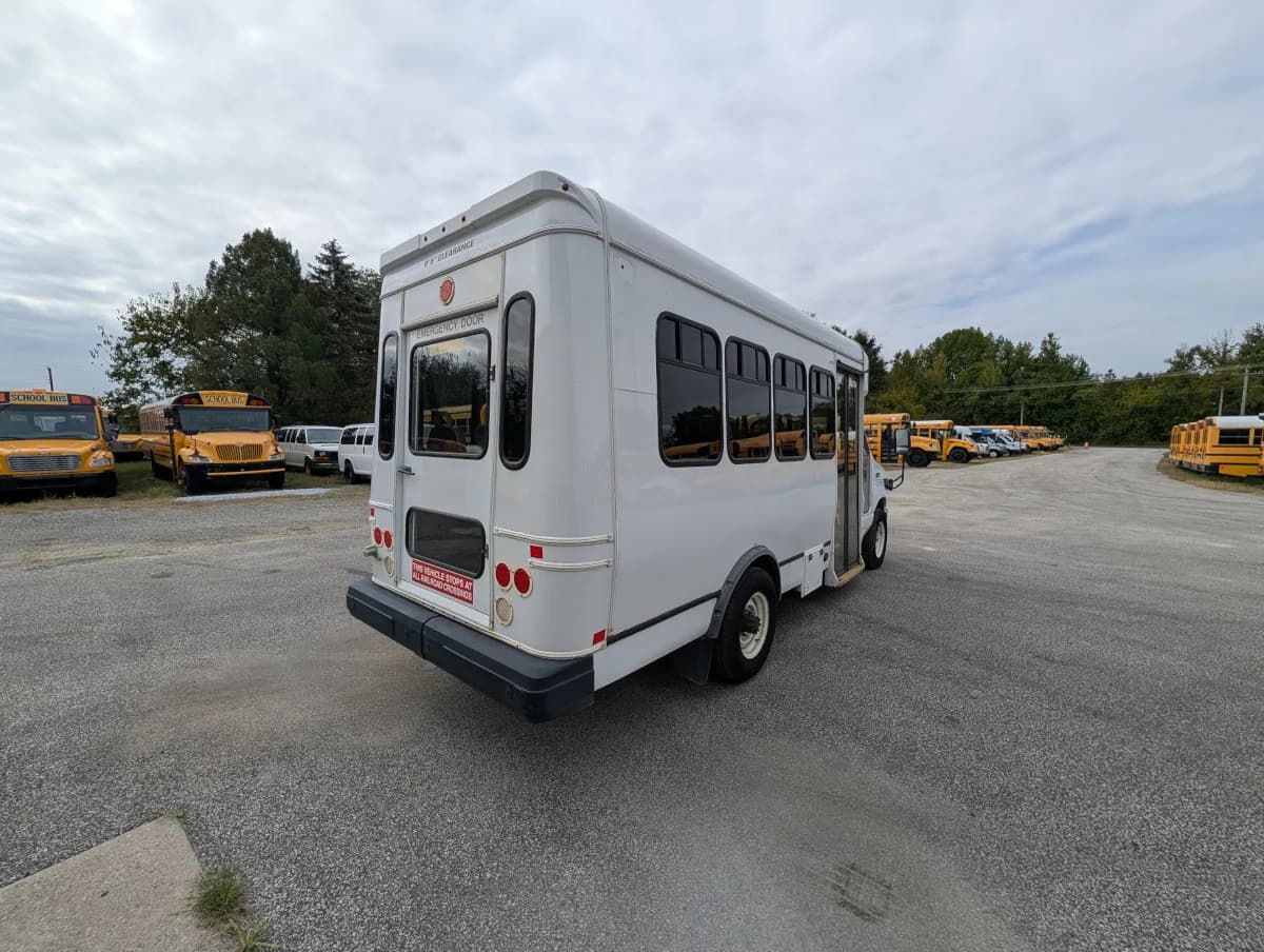 2016 FORD E-350 12P Non CDL  - Image 29