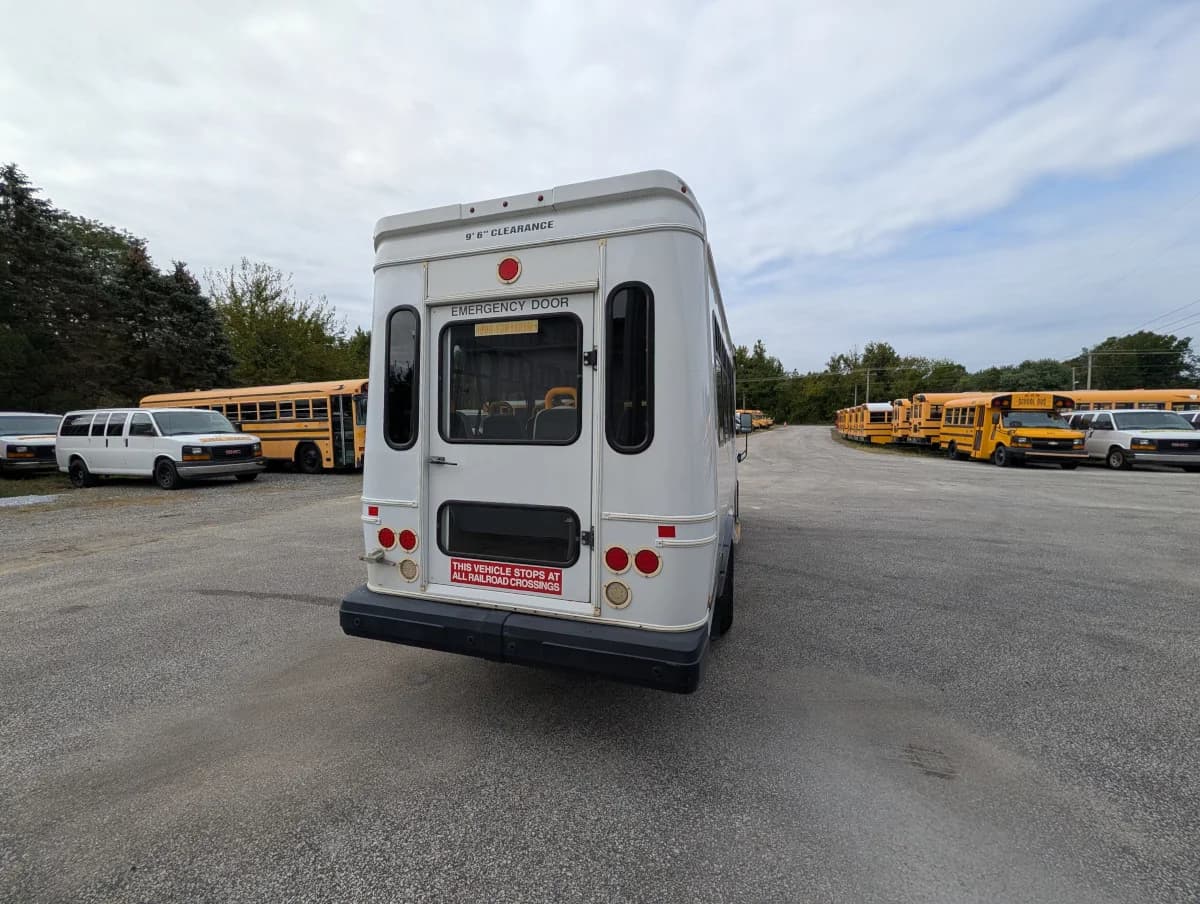 2016 FORD E-350 12P Non CDL  - Image 30